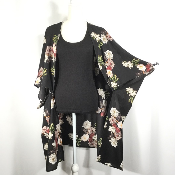 AMARYLLIS | Kimono Boho Black Floral Print - Picture 3 of 8